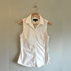 Women’s Banana Republic Tailored Fit Button Down Sleeveless Shirt (Size 2)